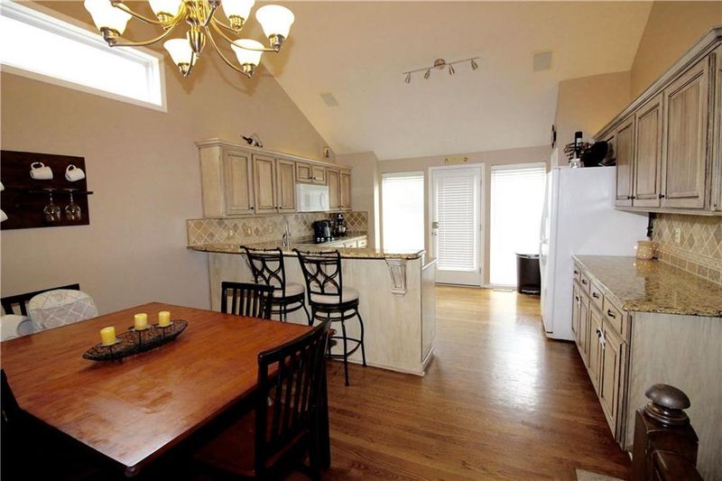 9305 W 124th Ter, Overland Park, KS 66213