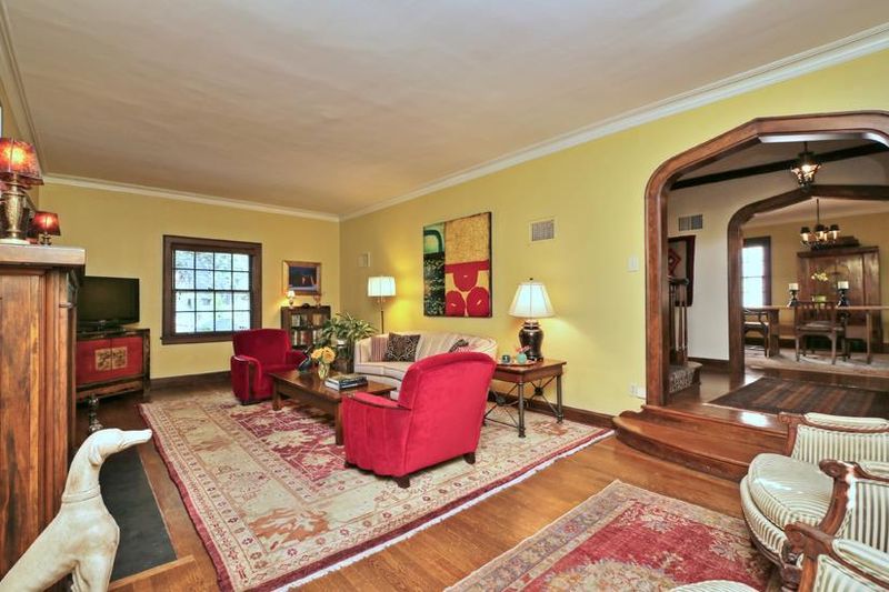 202 E 68 St, Kansas City, MO 64113