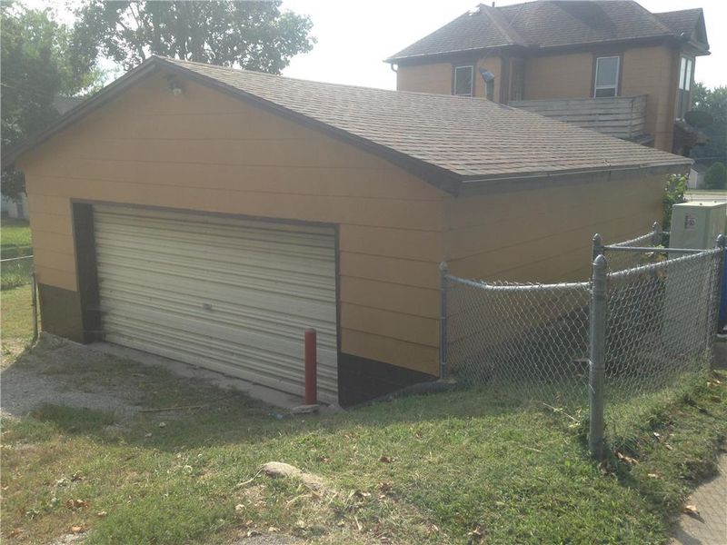 2401 Charles St, St Joseph, MO 64501