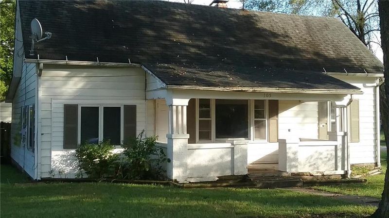 105 S 4th St, Garden City, MO 64747