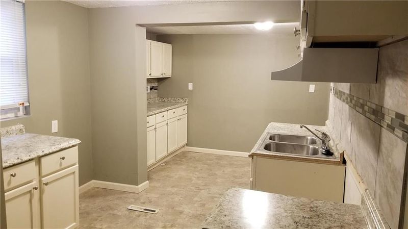 3233 Chestnut Ave, Kansas City, MO 64128
