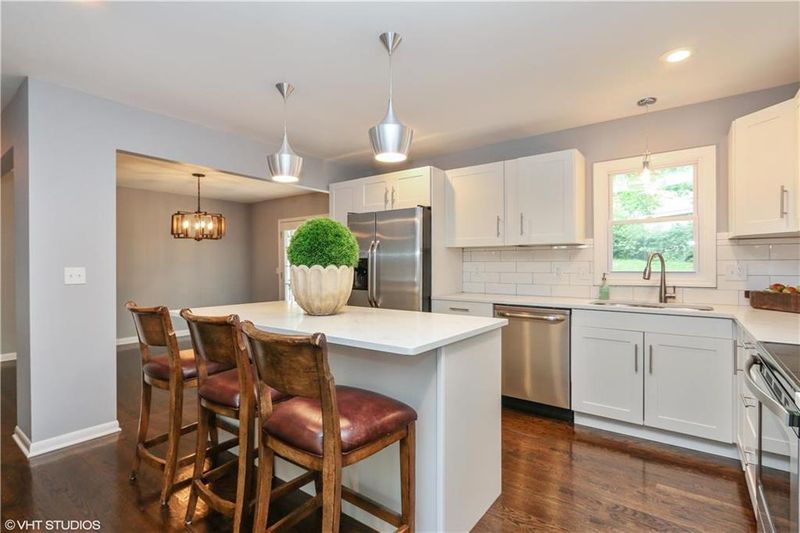 4800 W 100th Ter, Overland Park, KS 66207