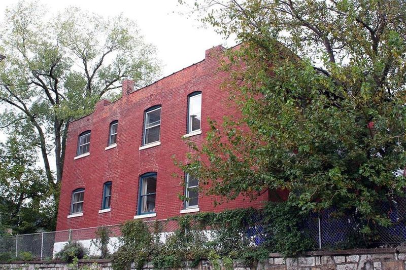 1824 Summit St, Kansas City, MO 64108