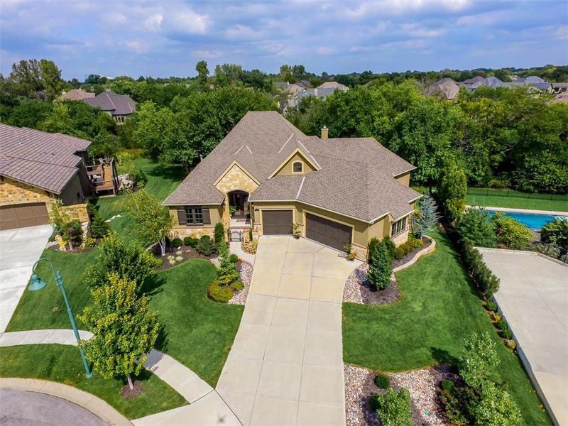 5116 W 142nd Ter, Leawood, KS 66224