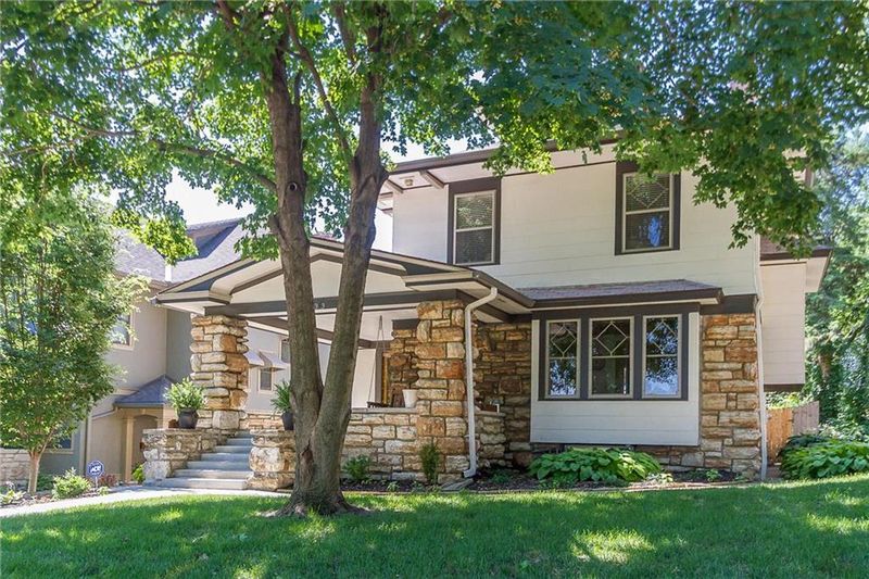 33 W 57th St, Kansas City, MO 64113