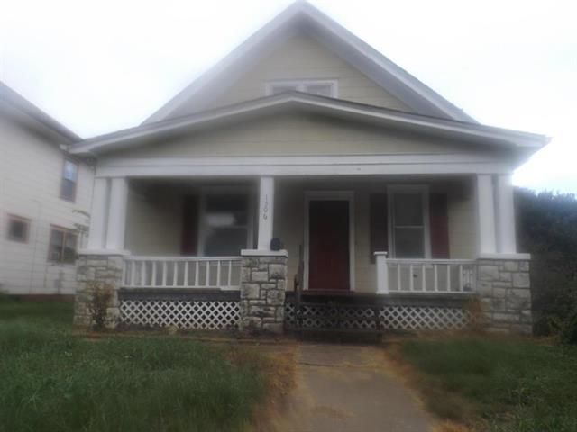 1506 S 25th St, St Joseph, MO 64501