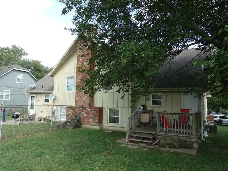 1033 Jan Mar Dr, Olathe, KS 66061