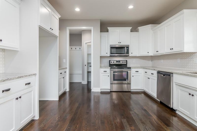 5017 NW Timberline Dr, Riverside, MO 64150