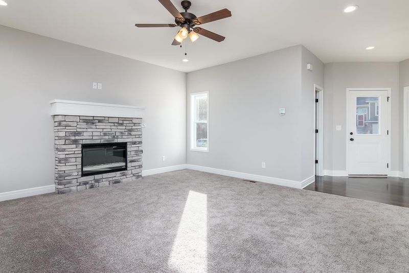 5017 NW Timberline Dr, Riverside, MO 64150