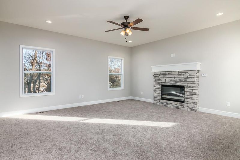 5017 NW Timberline Dr, Riverside, MO 64150
