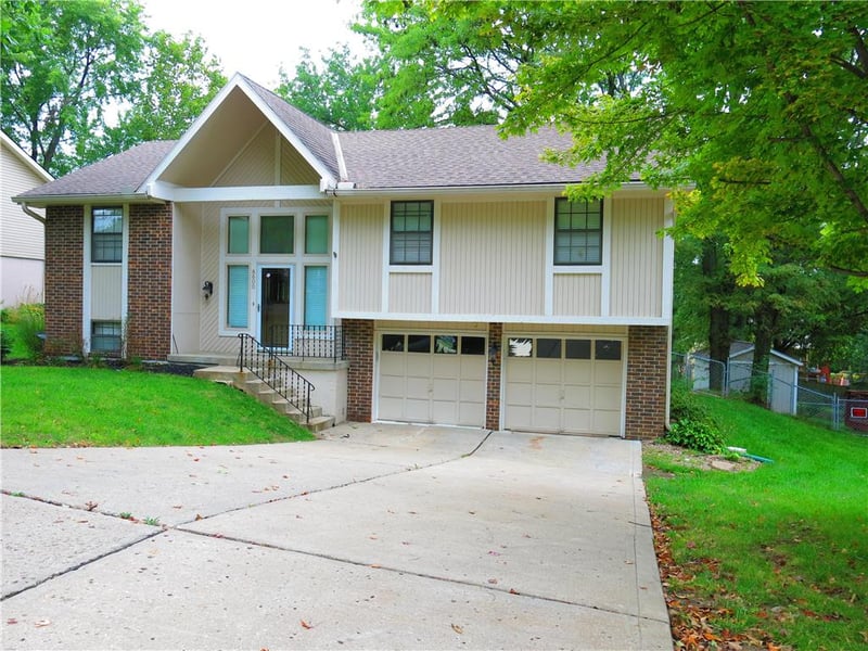 8600 N Pomona Ave, Kansas City, MO 64153