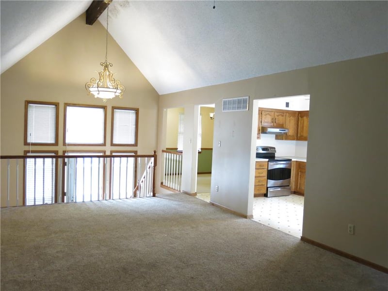 8600 N Pomona Ave, Kansas City, MO 64153