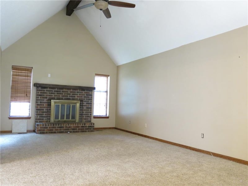 8600 N Pomona Ave, Kansas City, MO 64153