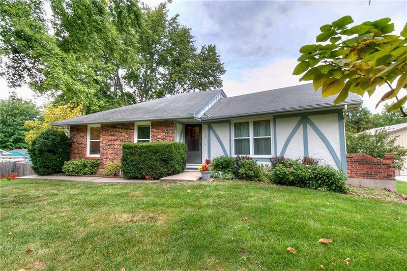 706 NE 113th St, Kansas City, MO 64155