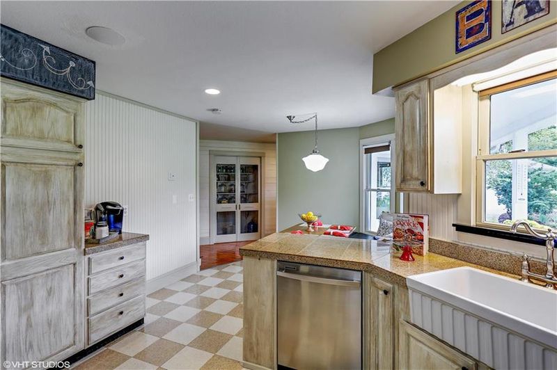 1153 E 1135 Rd, Lawrence, KS 66047