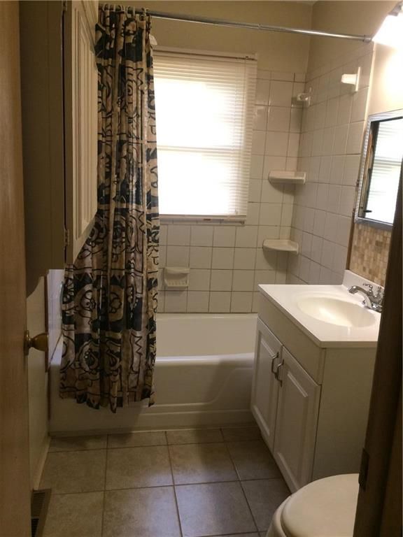8105 E 100th St, Kansas City, MO 64134