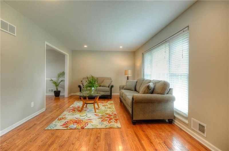 8700 E 89th St, Kansas City, MO 64138