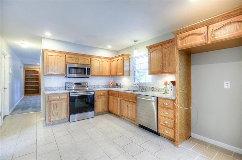 8700 E 89th St, Kansas City, MO 64138
