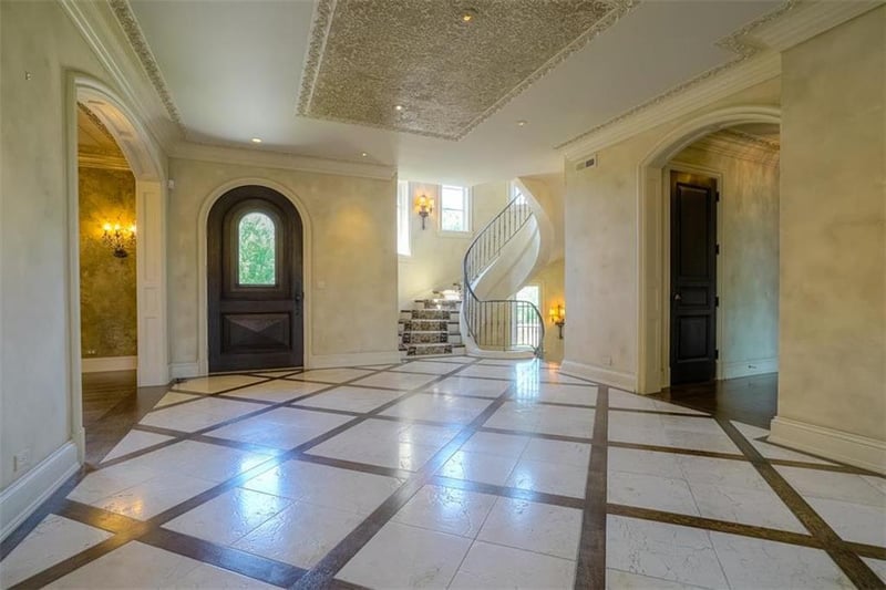 545 Mohawk West St, Lake Quivira, KS 66217