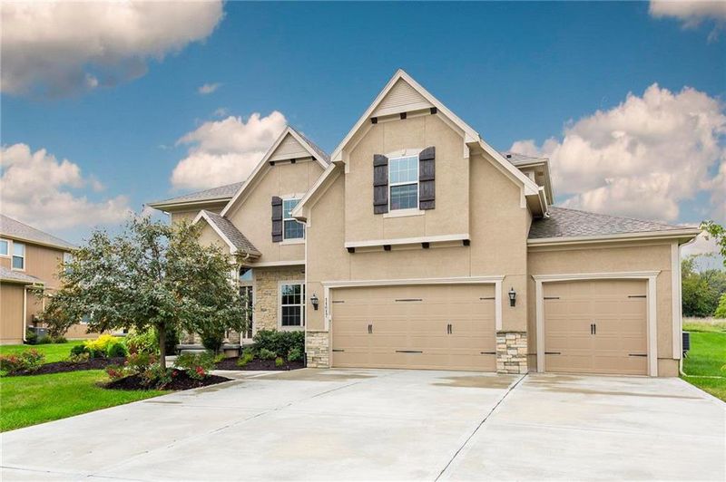 11617 W 154th St, Overland Park, KS 66221