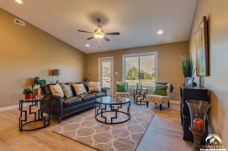 2529 Chasehire Dr, Lawrence, KS 66046