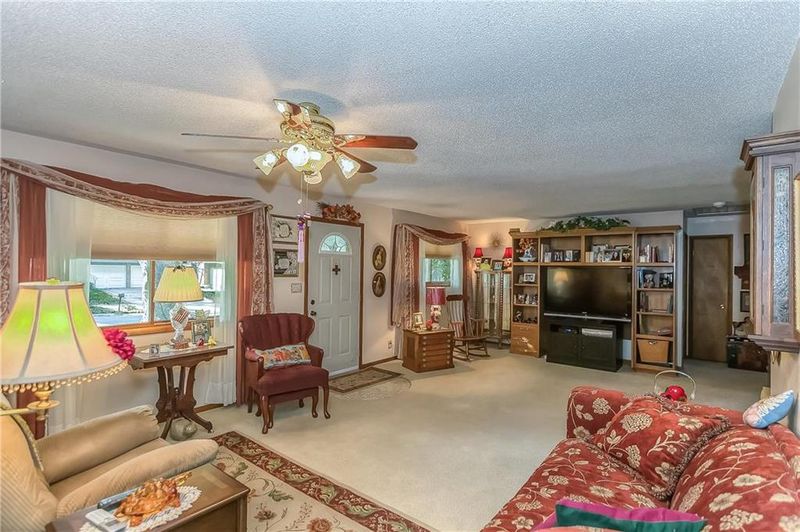 8827 N Mcgee St, Kansas City, MO 64155