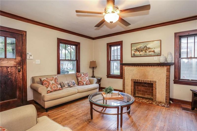 107 E 79th St, Kansas City, MO 64114