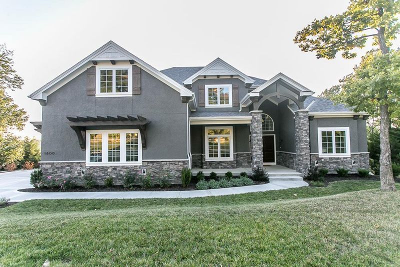 1809 NW 42nd St, Riverside, MO 64150