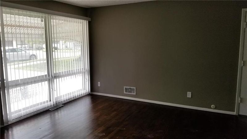 3916 E 47th St, Kansas City, MO 64130