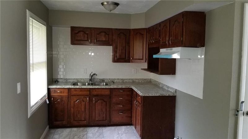 3916 E 47th St, Kansas City, MO 64130