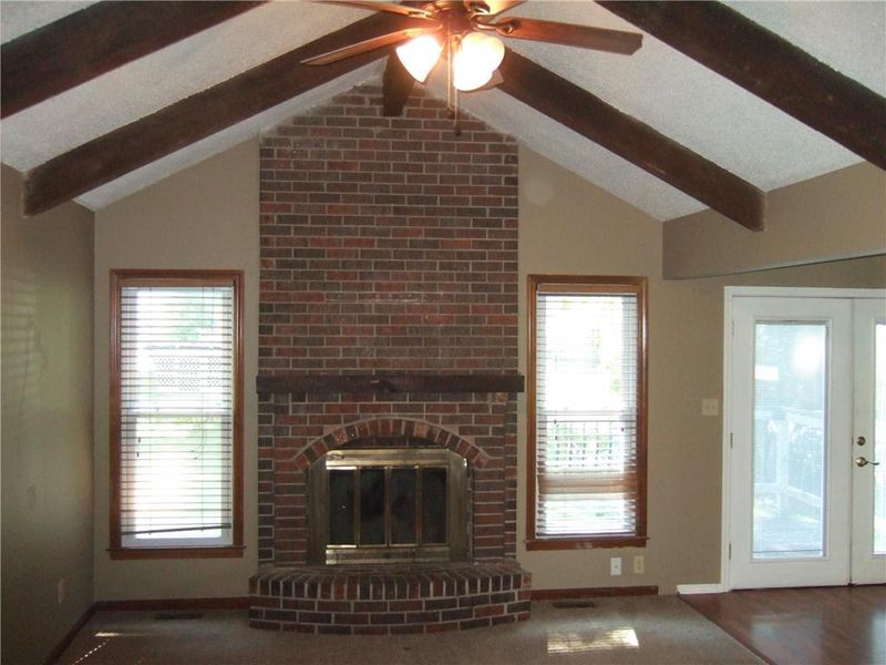 1807 Cemco Dr, Liberty, MO 64068