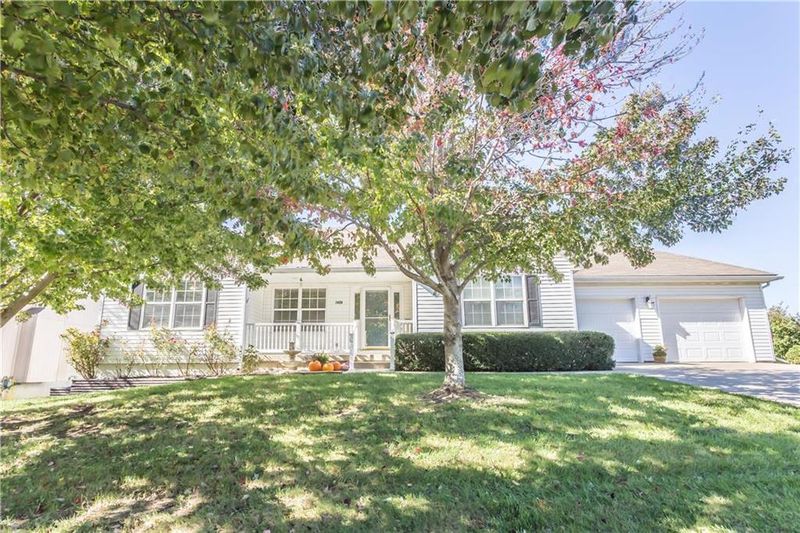 1408 Thomas Dr, Louisburg, KS 66053