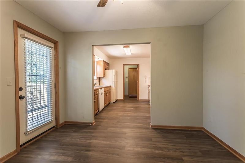 1408 Thomas Dr, Louisburg, KS 66053