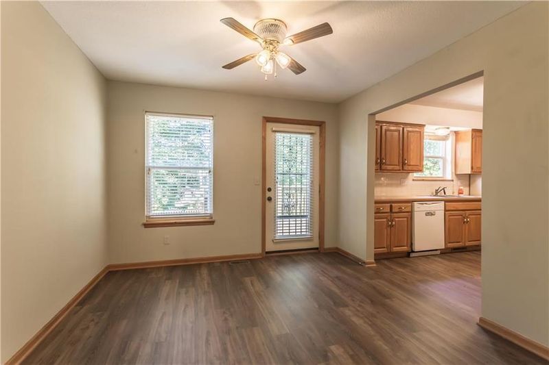 1408 Thomas Dr, Louisburg, KS 66053