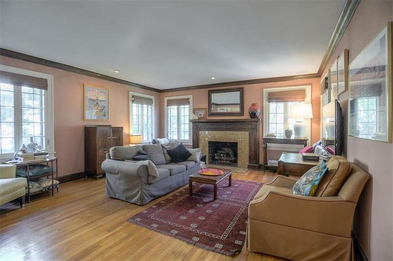 3712 Holmes St, Kansas City, MO 64109