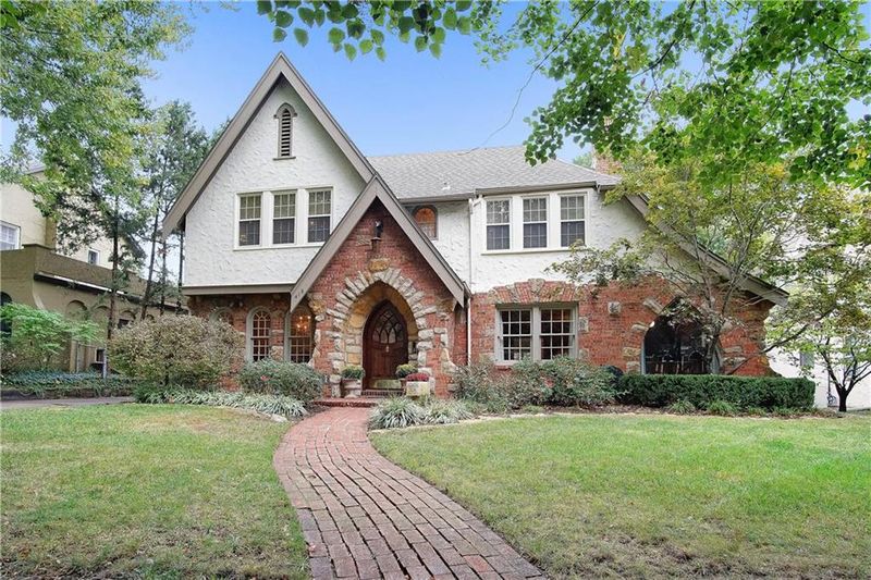 418 W 67th Ter, Kansas City, MO 64113