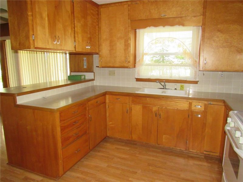 1636 Apple Ln, Ottawa, KS 66067