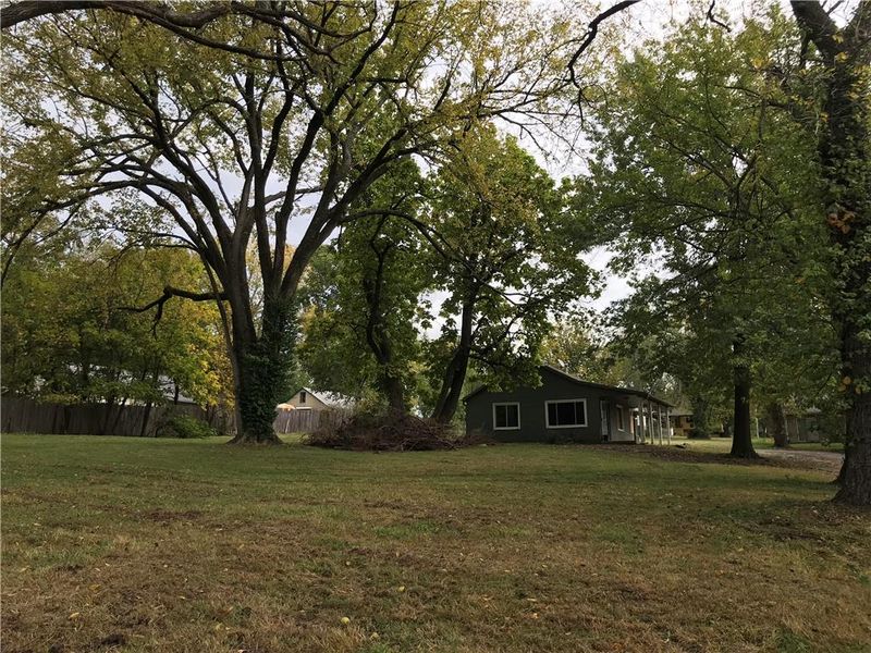 721 N Kiger Rd, Independence, MO 64050