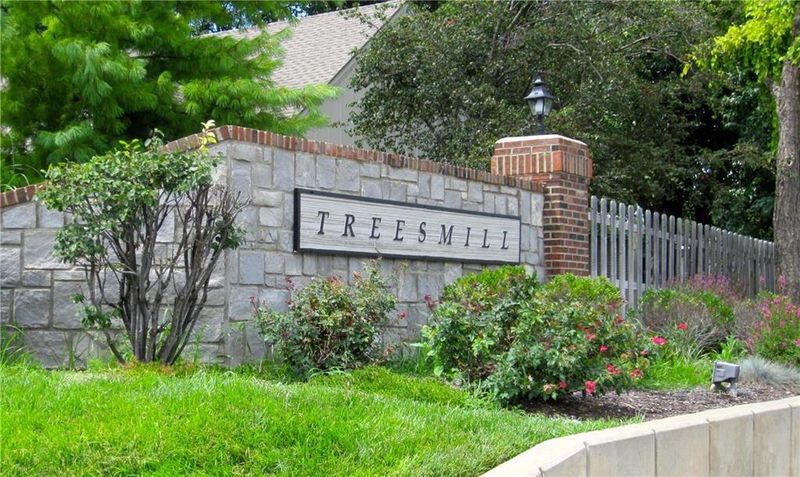 15507 Floyd St, Overland Park, KS 66223