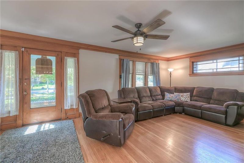 6325 Walnut St, Kansas City, MO 64113