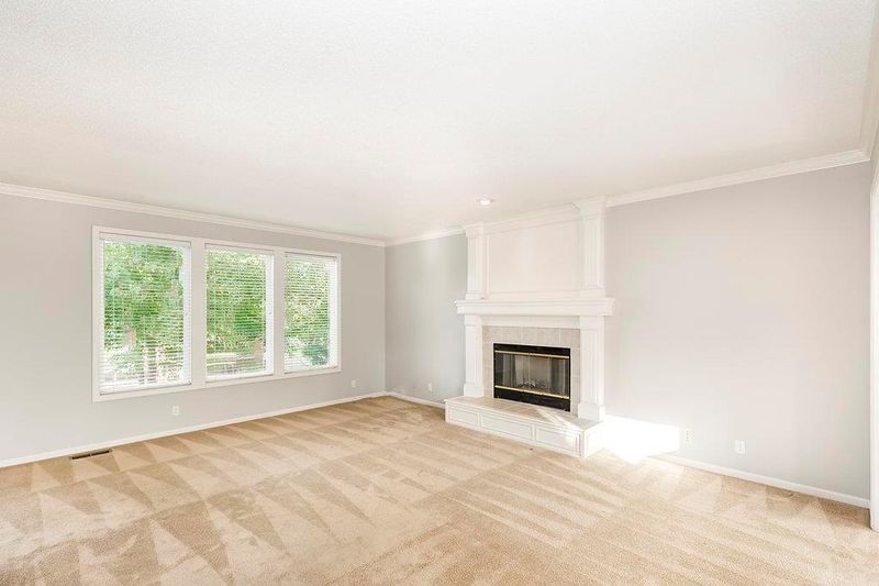 15746 Cedar St, Overland Park, KS 66224