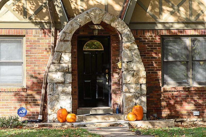 610 E Gregory Blvd, Kansas City, MO 64131
