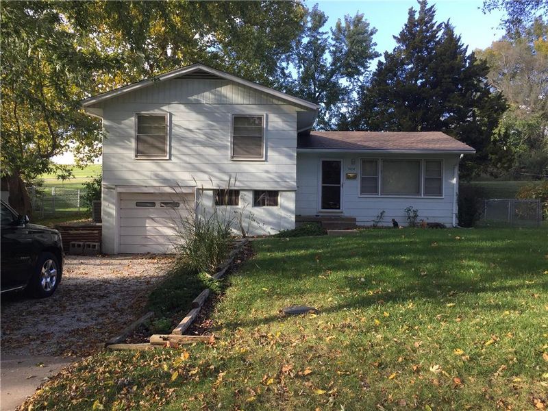 7404 S Park Rd, Kansas City, MO 64129