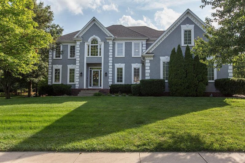 9105 W 140th St, Overland Park, KS 66221