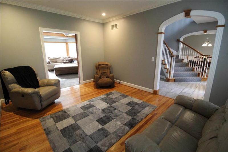 9105 W 140th St, Overland Park, KS 66221