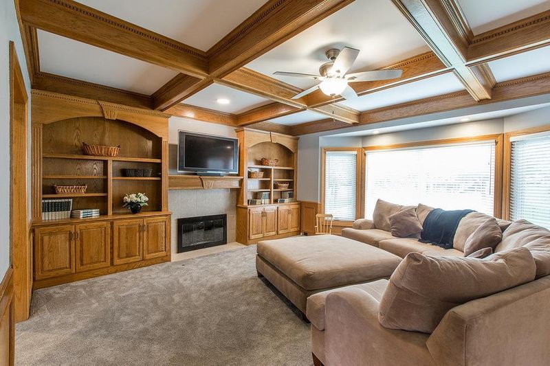 9105 W 140th St, Overland Park, KS 66221