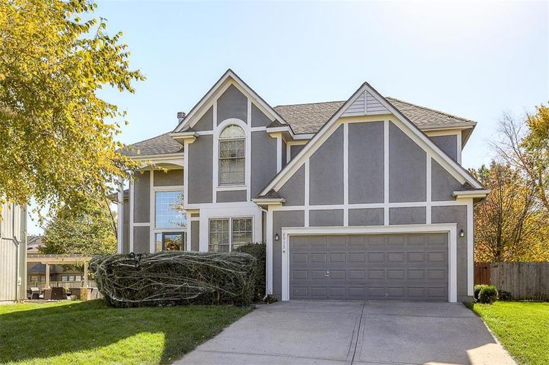 8913 W 126th St, Overland Park, KS 66213
