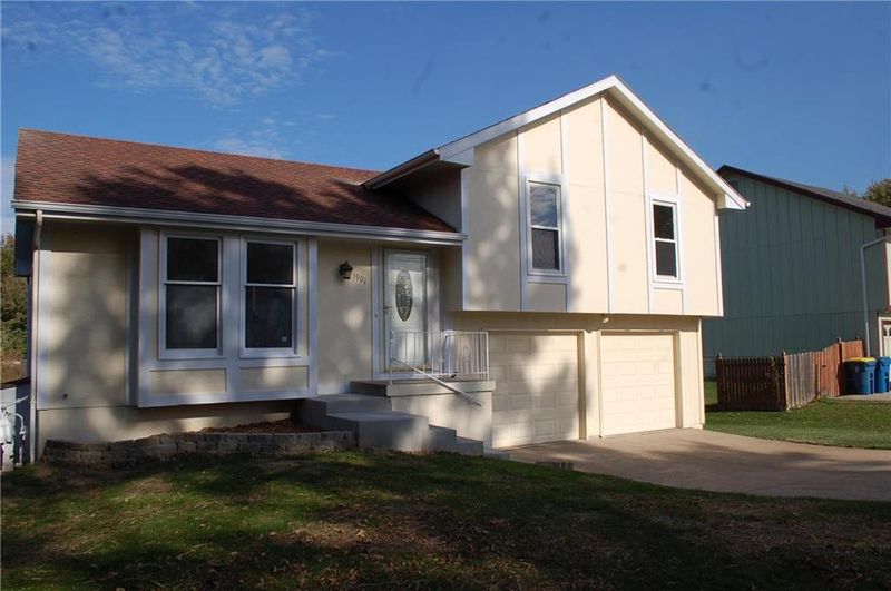 1901 Place Liberte Dr, Liberty, MO 64068