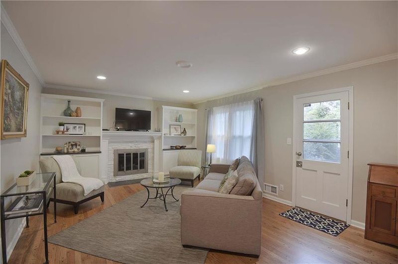 5921 W 86th St, Overland Park, KS 66207