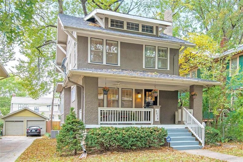 5918 Locust St, Kansas City, MO 64110